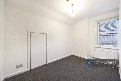 2 bedroom flat to rent, Holmesdale Road, London, SE25