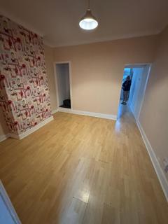 2 bedroom terraced house to rent, Station Avenue, Southend-on-Sea SS2