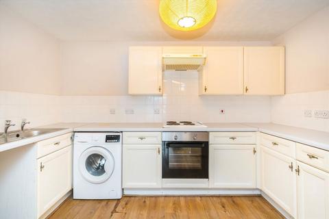 2 bedroom house to rent, Burghley Hall Close, London SW19
