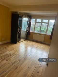 1 bedroom in a flat share to rent, Le May Ave, London, SE12