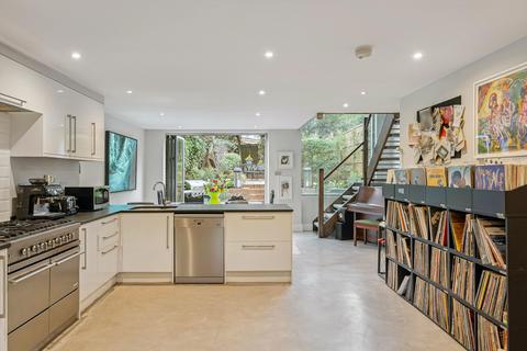 5 bedroom terraced house for sale, St. James's Drive, London SW17