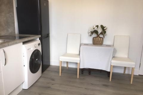 2 bedroom flat to rent, George Street, Aberdeen, AB25