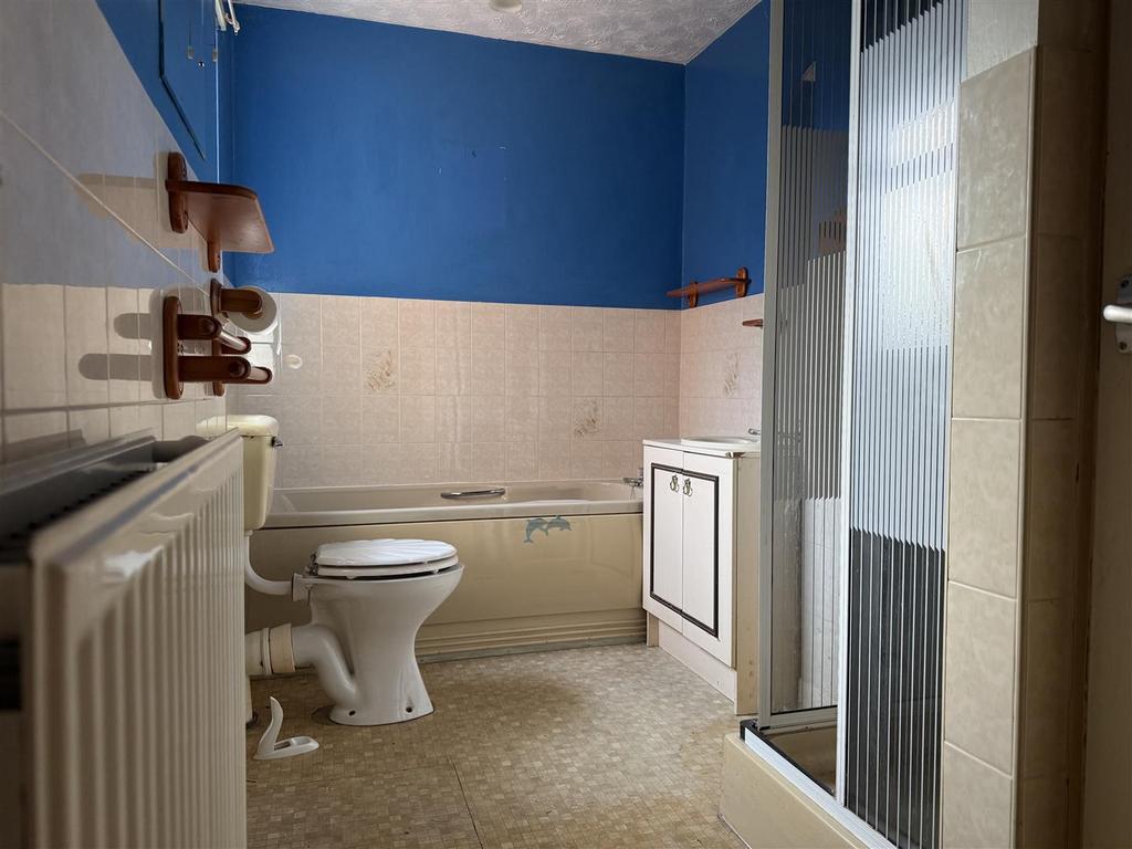 Family Bathroom / Shower Room