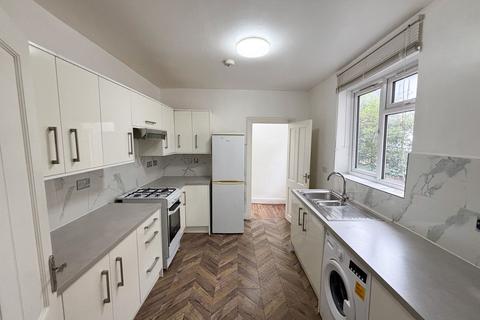 1 bedroom flat for sale, Hollybush Hill, London, E11