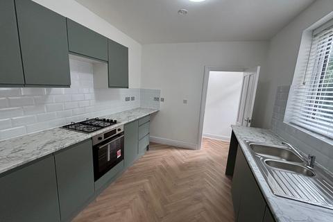 1 bedroom flat for sale, Hollybush Hill, London, E11