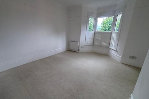 1 bedroom flat for sale, Hollybush Hill, London, E11