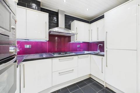 4 bedroom house for sale, Field End Road, Ruislip HA4