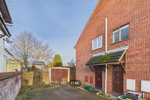 2 bedroom property to rent, Gilberd Road, Colchester, CO2 7LX