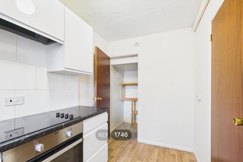 2 bedroom property to rent, Gilberd Road, Colchester, CO2 7LX