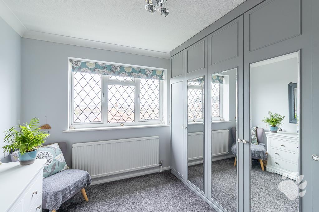 Dressing Room/Walk-In Wardrobe