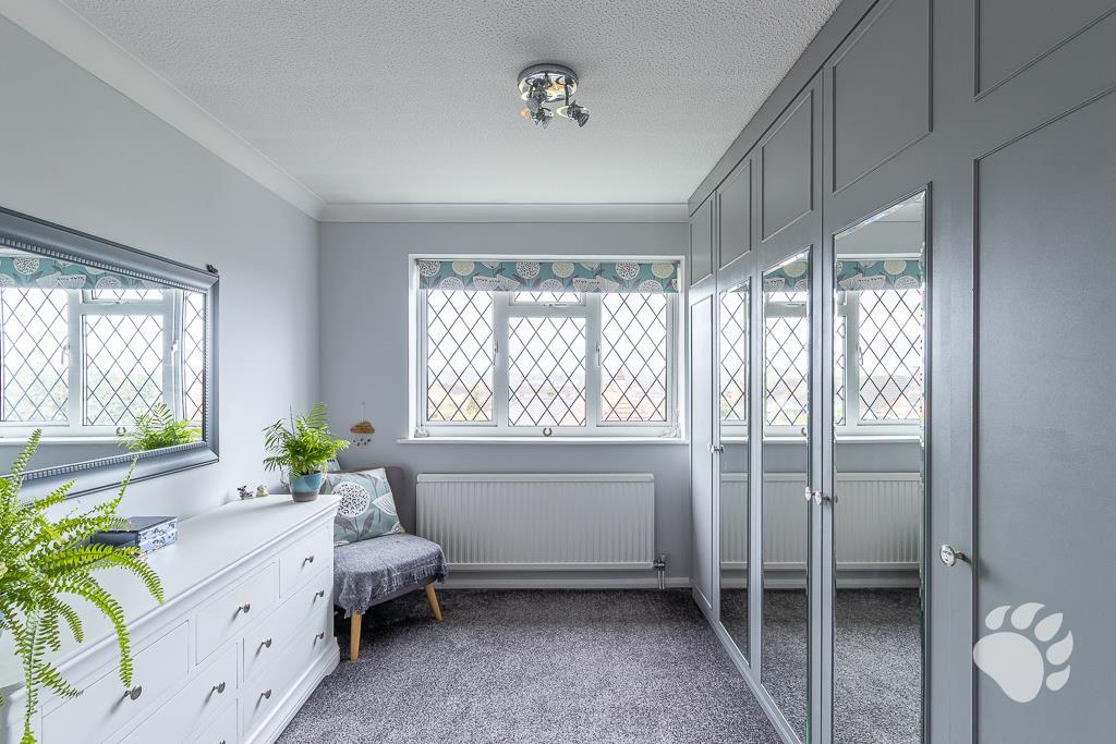 Dressing Room/Walk-In Wardrobe