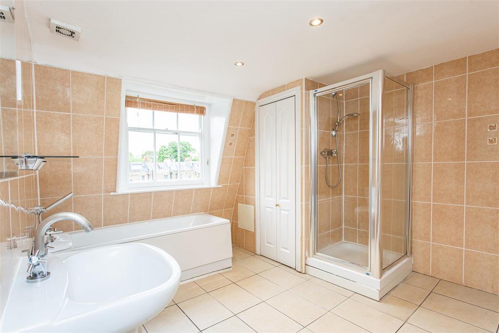 Bathroom (top floor)