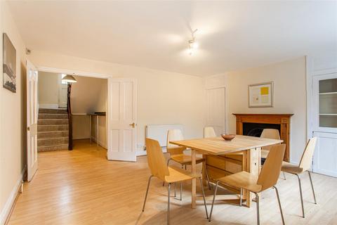 undefined, Mile End Road, Mile End, E3