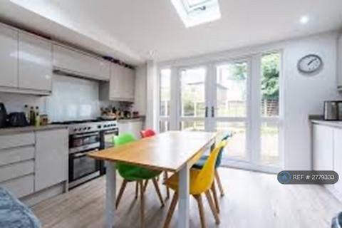 undefined, Queens Road West, Nottingham, NG9