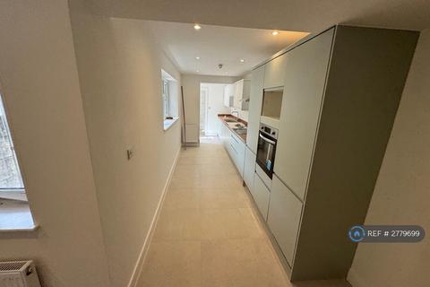 1 bedroom in a house share to rent, Rooth Street, Wednesbury, WS10