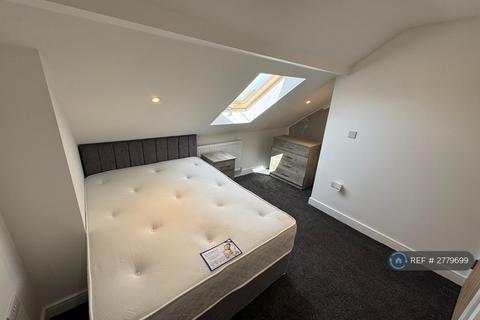 1 bedroom in a house share to rent, Rooth Street, Wednesbury, WS10