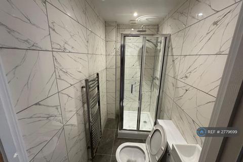 1 bedroom in a house share to rent, Rooth Street, Wednesbury, WS10
