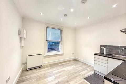 47 Tennyson Road, SO17 2HF