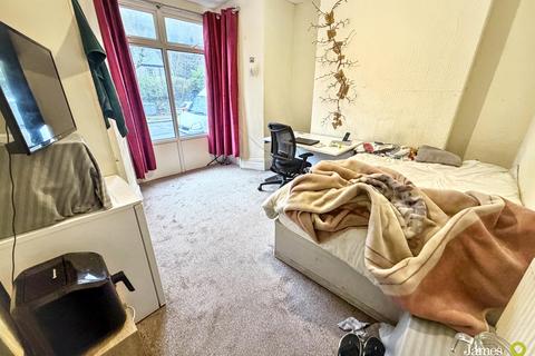 undefined, Broadway, Pontypridd CF37