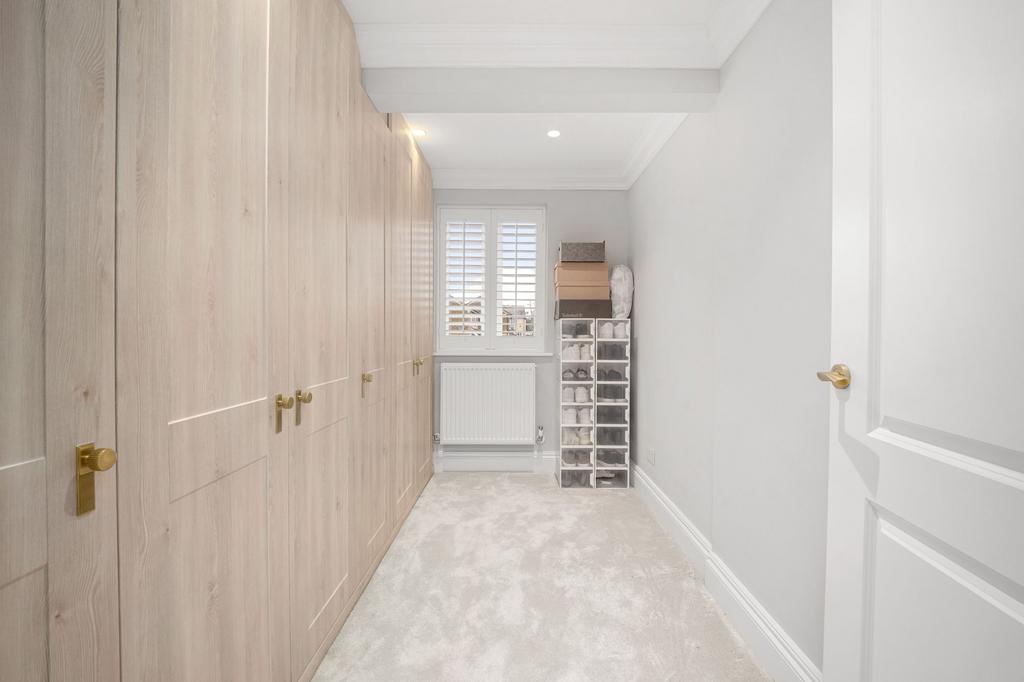 Walk-in wardrobe