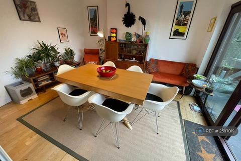 undefined, Grangecliffe Gardens, London, SE25