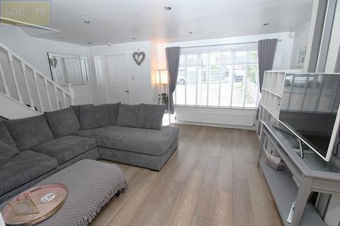 3 bedroom semi-detached house for sale, Iona Way Davyhulme
