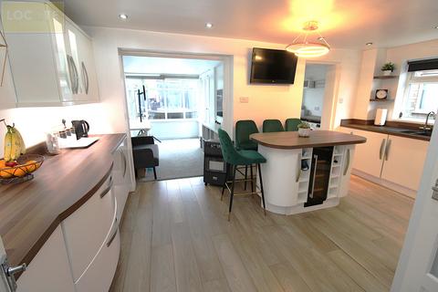 3 bedroom semi-detached house for sale, Iona Way Davyhulme