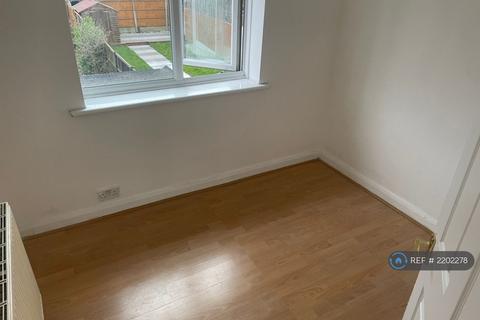3 bedroom terraced house to rent, Hatfield Road, Dagenham, RM9