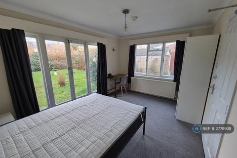 1 bedroom in a house share to rent, Redfern Close, Cambridge, CB4