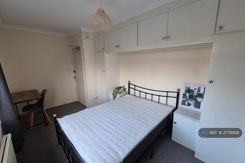 1 bedroom in a house share to rent, Redfern Close, Cambridge, CB4