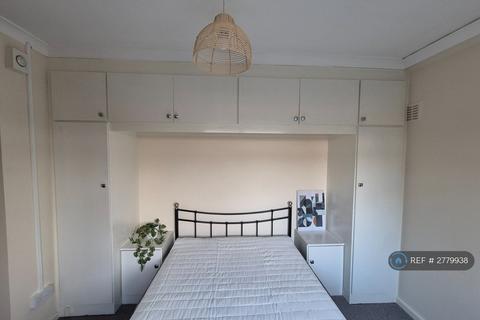 1 bedroom in a house share to rent, Redfern Close, Cambridge, CB4