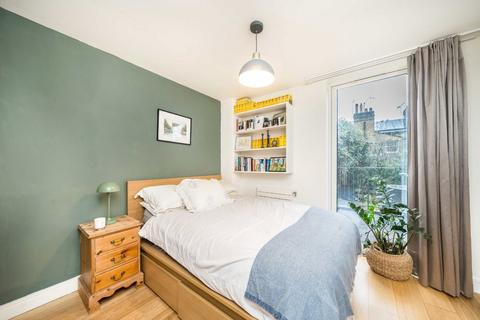 2 bedroom flat for sale, Gideon Road, London SW11