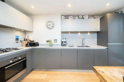 2 bedroom flat for sale, Gideon Road, London SW11