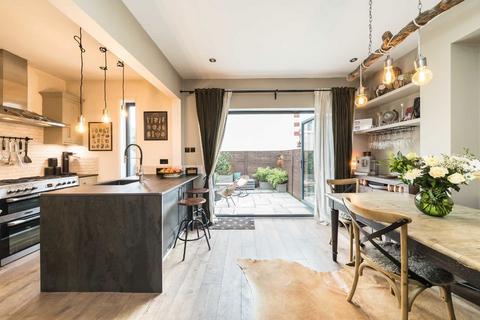 4 bedroom semi-detached house for sale, Kirkstall Gardens, London SW2