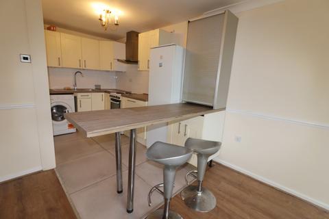 2 bedroom flat to rent, Handcross Road, Luton LU2