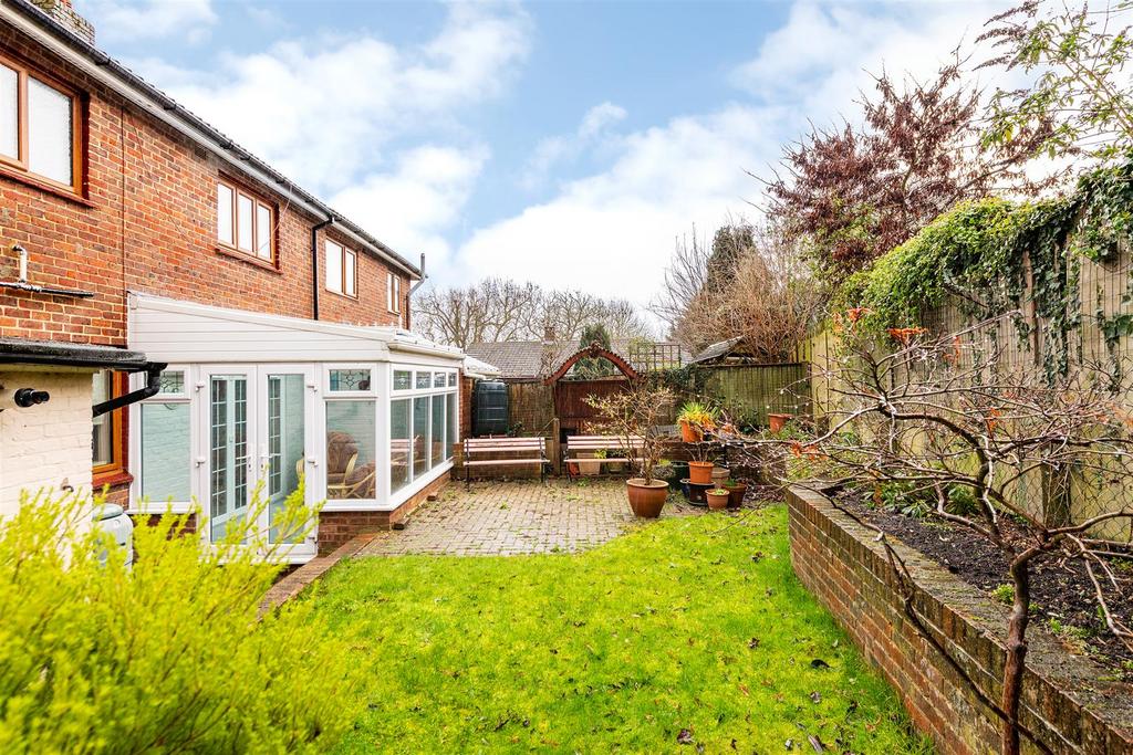 3 Horwood Close garden3.jpg