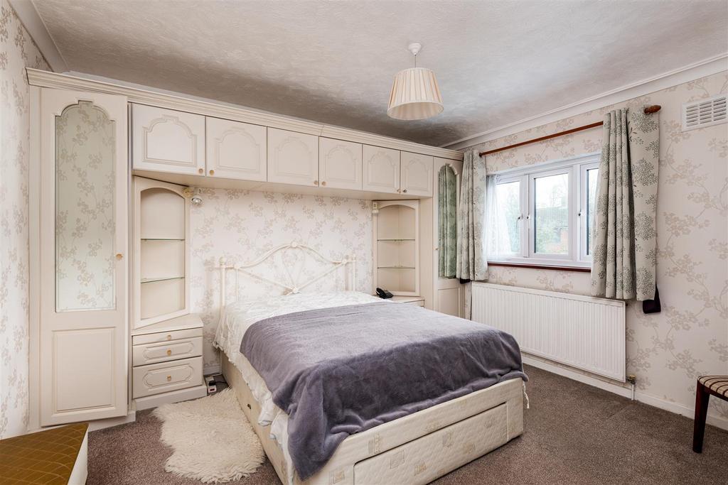 3 Horwood Close bedroom1.jpg