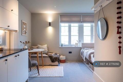 undefined, Augustus Road, London, SW19