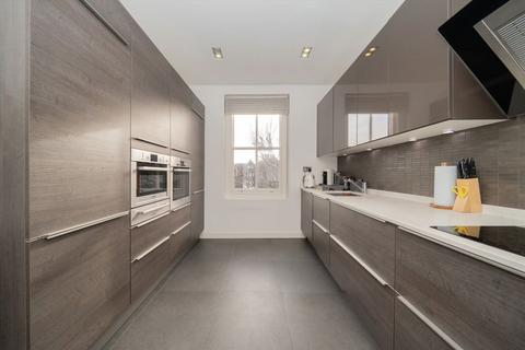 3 bedroom flat for sale, Hamlet Gardens, London W6