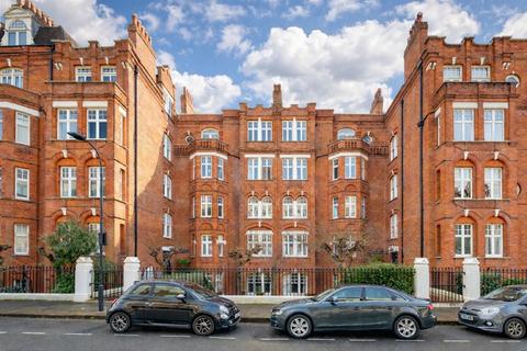 Hamlet Gardens, London W6