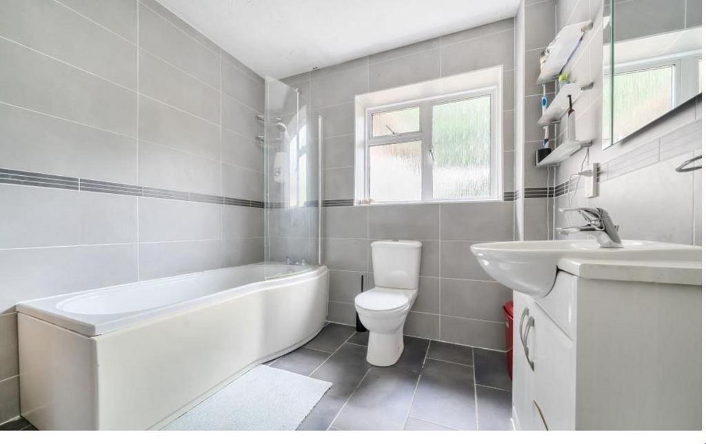 Bathroom.JPG