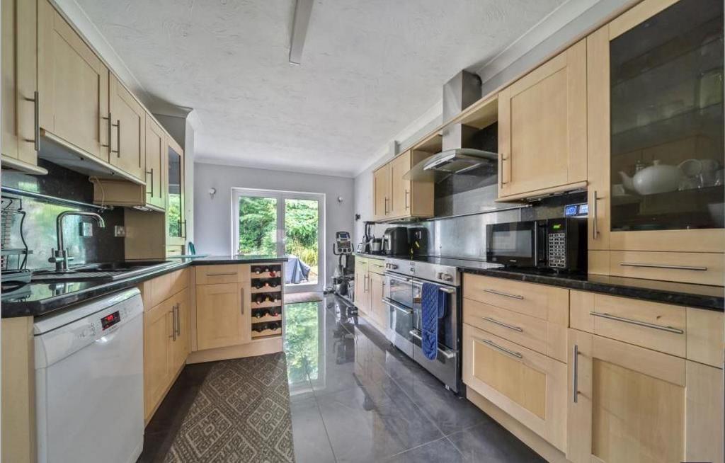 Kitchen.JPG