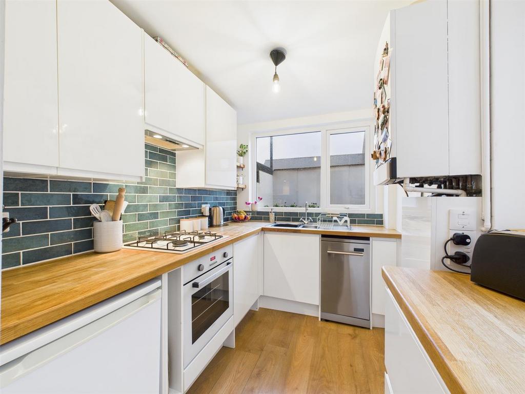 Kitchen 2.jpg