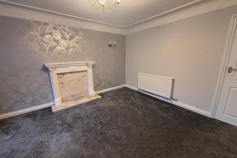 3 bedroom terraced house to rent, Castleton Road, Lower Farm, Walsall