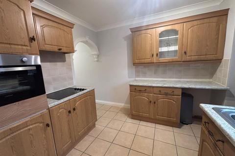 3 bedroom terraced house to rent, Castleton Road, Lower Farm, Walsall