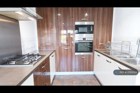 3 bedroom end of terrace house to rent, Brookes Meadow, Tipton, DY4