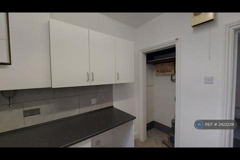 2 bedroom flat to rent, Totnes Road, Paignton, TQ3