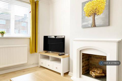 2 bedroom semi-detached house to rent, Bristol Road, Luton, LU3