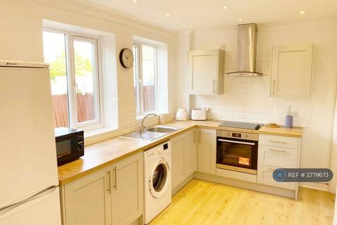 2 bedroom semi-detached house to rent, Bristol Road, Luton, LU3