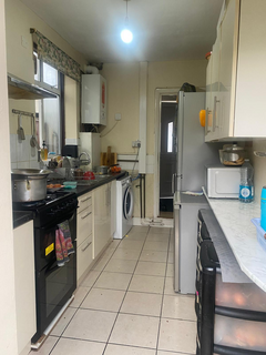 1 bedroom in a house share to rent, Wellington Avenue, Hounslow TW3